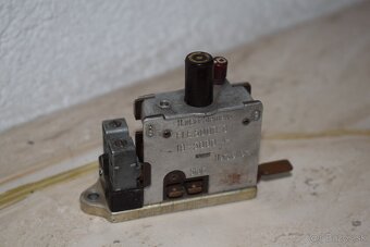 WWII nemecké letecké diely, servo motory a male suciastky - 5