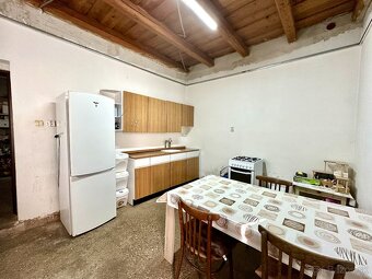 Rodinný dom s veľkým pozemkom v obci Mýtna Nová Ves - 5