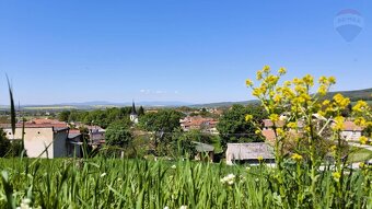 NA PREDAJ: Pozemok Podhorany 1403 m2 - 5