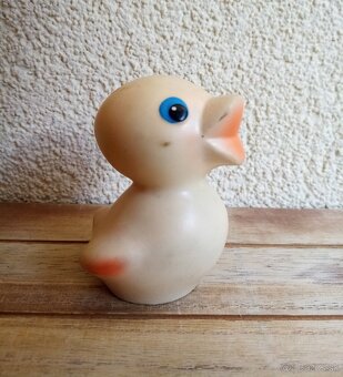 Retro hračky bábika a gumená kačica - 5