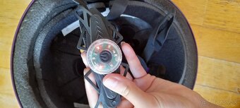 Nová svietiaca prilba na bicyklovanie, korčuľovanie - 5