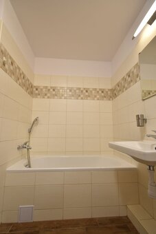 Príjemný 2-izbový byt vo Viničnom s vlastným parkovacím mies - 5