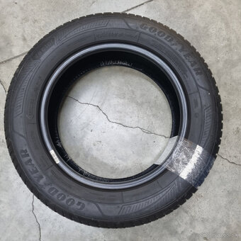 Zimné pneumatiky 215/60 R16 GOODYEAR - 5