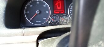 Predám Volkswagen Touran 2.0 - 5