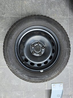 Predám zimné pneumatiky 215 /60/16 - 5