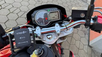 SUZUKI GSR 750 - 5
