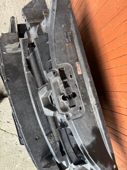 VW touran 1.6 fsi predné čelo - 5