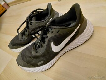 Tenisky Nike Revolution, 38 - 5