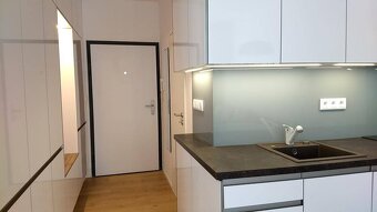Nový moderný byt s veľkou loggiou a parkovaním. Sliačska ul. - 5