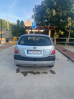KIA Rio - 5