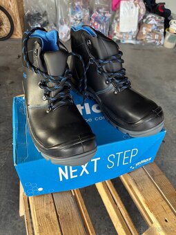 Predám pracovnú obuv S3 veľ. 44 - 5