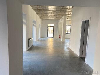 Komerčný priestor na obchod, kaviareň aj na salón - 5