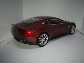 Predám zberateľský model Aston Martin Vanquish , 1:24 - 5