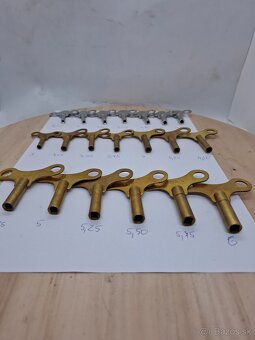 Predám klúčiky na starožitné hodiny rôzne velkosti kus 6€ - 5