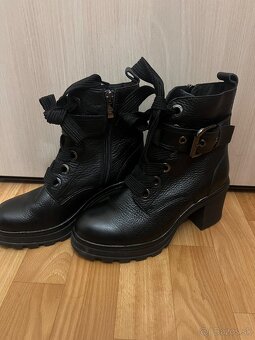 Dámske kožené členkové čižmy – veľ. 36 / 37 - 5