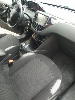 Peugeot 208 - 5