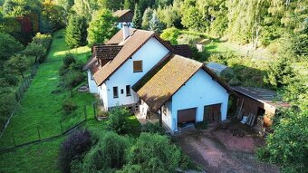 Rodinný dom 5+1 s dvojgarážou a pozemkom 2771 m², okres Doma - 5