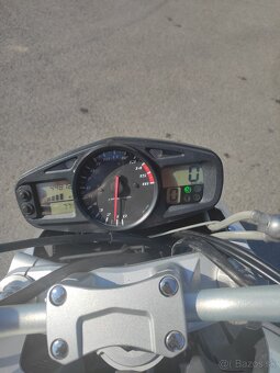 Suzuki GSR 600 - 5