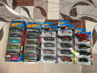 Predám zbierku Hot Wheels - 5