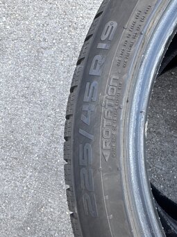 Predám zimné 2ks 225/45 R19 NOKIAN - 5