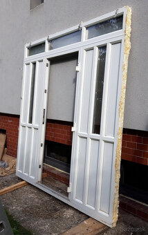 PLASTOVÉ DVERE (VCHODOVÉ) SO SVETLÍKMI - 5