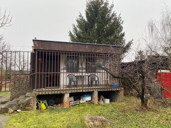 Záhrada s Murovaným domčekom pri jazere - 5