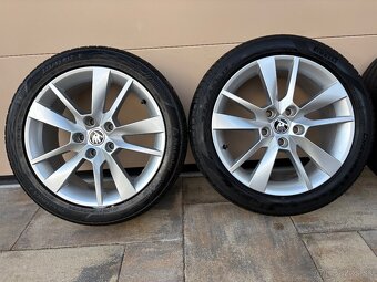 ZIMNE PNEU BFGOODRICH 245/40 R8 - 5
