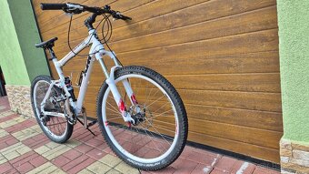 Celoodpružený horský bicykel značky KTM - 5