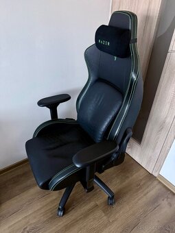 Predám Razer Iskur XL - 5