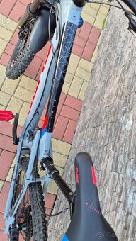 Celoodpružený horský bicykel značky CUBE - 5