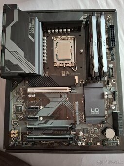 gygabyte Z790 UD, i5 13600KF, 32 gb ram ddr5 - 5