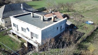 Dvojpodlažný rodinný dom z roku 1995 na okraji obce - Kosihy - 5