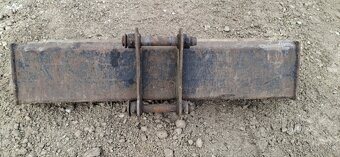 Pevná svahovacia lyžica uchyt JCB 4/3cx,65r - 5