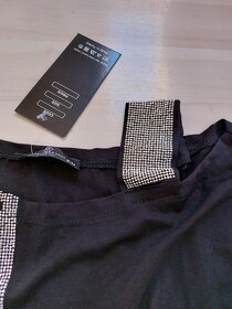 Cervene tricko a cierne tricko - 5