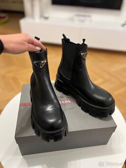 Prada kotnikove cizmy v komplet baleni - 5