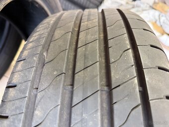 Pneu Goodyear 215/55R17 - 5