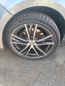 Skoda Superb 2.0 tdi 125kw 4x4 - 5
