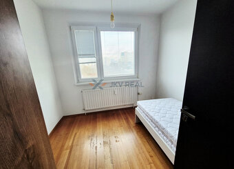 NA PREDAJ PRÍJEMNÝ 3-IZB.BYT S LOGGIOU V OBĽÚBENEJ ČASTI PET - 5