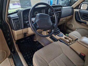 Jeep Cherokee XJ 2.5i - 5