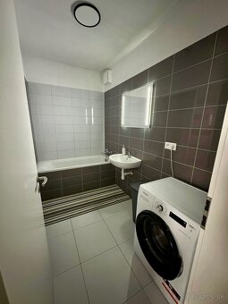 Na predaj veľký 2-izbový byt v novostavbe pri parku - 5