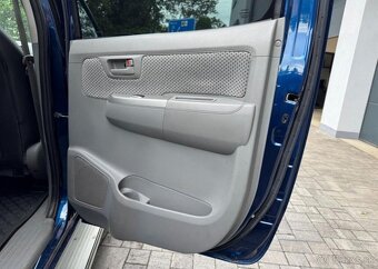 Toyota Hilux 2.5 D-4D nafta manuál 88 kw - 5