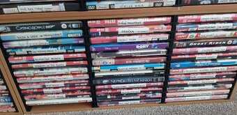 Predám 10 poličiek na DVD kazety vrátane kaziet - 5