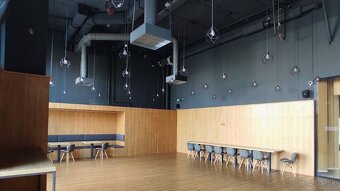 Obchodné priestory vhodné na gastro, showroom či predajňu v - 5