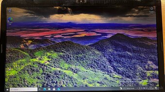 Predám starší Ntb hp g72 17” - 5