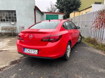 Opel Astra Notchback - 5