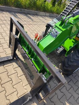 KOLESOVÝ NAKLADAČ 908T - 5