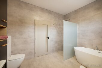 Novostavba rodinného domu napojená na všetky IS, Fintice - 5