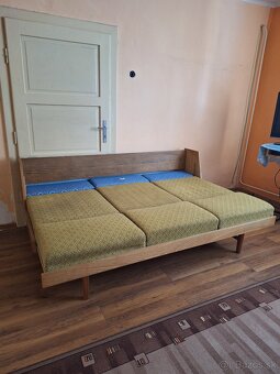 Retro starý rozkladací gauč, sedačka na renováciu - 5