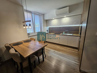 Prenájom krásny 2 izb.byt, balkón,centrum mesta,park. miesto - 5