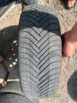 Predám plechové disky 5x112 s celoročnými pneu 195/65 R15 - 5